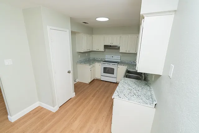 106 Mapleleaf Ln — Photo 8