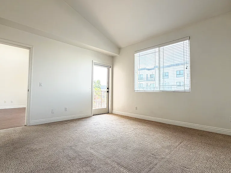 5132 Maplewood Ave #305 — Photo 18