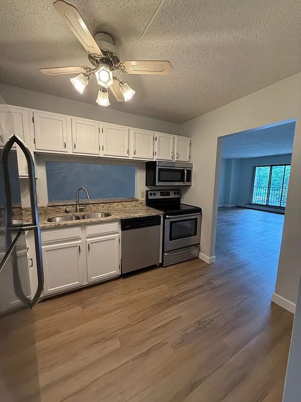 2 bed, 2.0 bath, 1200 sqft, $1,800 — Photo 3