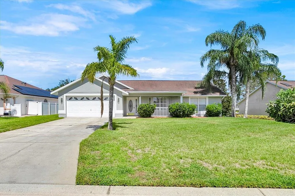 4 bed, 2.0 bath, 1971 sqft, $2,650 — Photo 1