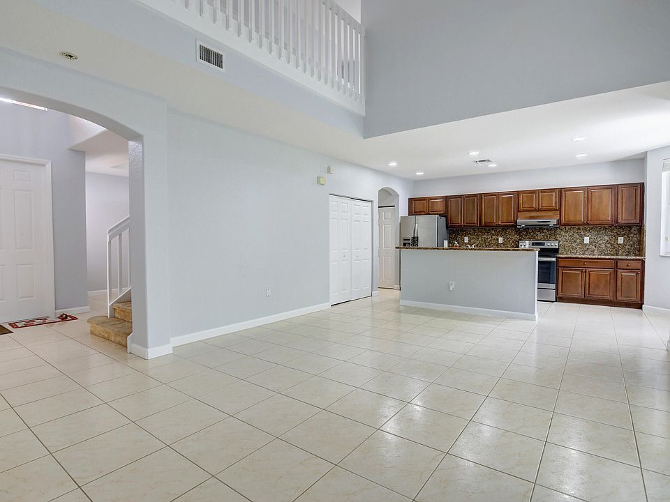 1st image of 1700 SE 18th Terrace
