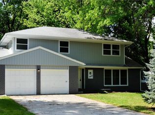9410 Carter Dr, Overland Park, KS 66212