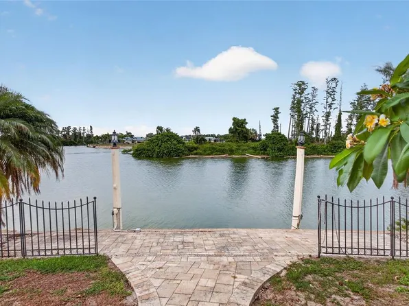 1411 Jacobson Cir, Sun City Center, FL 33573