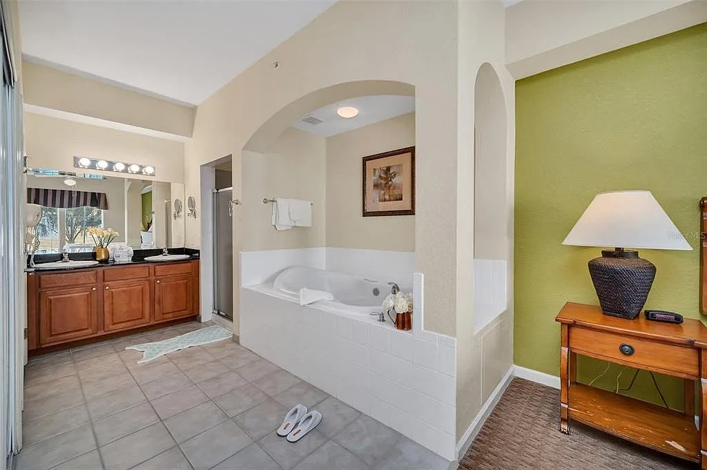 2 bed, 1080 sqft, $2,690 — Photo 2