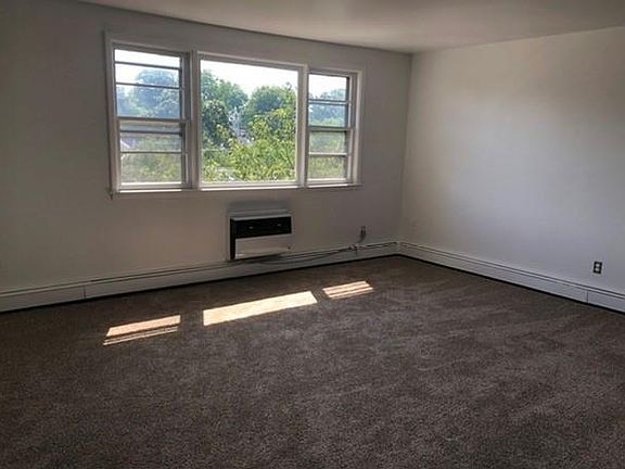 3rd image of 172 Hildreth Pl Floor 3