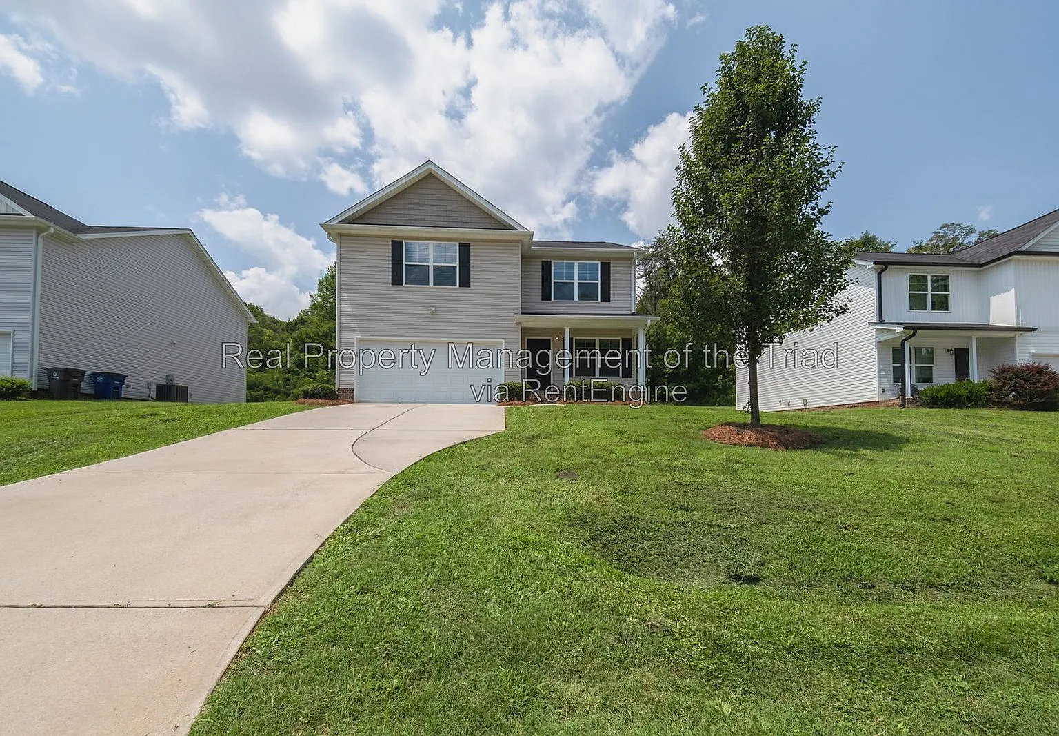 4 bed, 2.5 bath, 2033 sqft, $1,925 — Photo 2