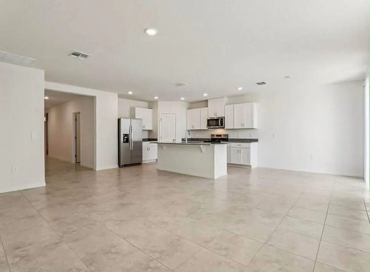 4 bed, 1988 sqft, $2,950 — Photo 2