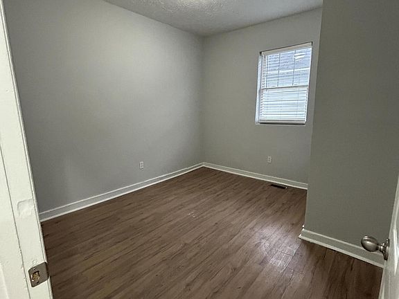 4th image of 214 Dameron Ave