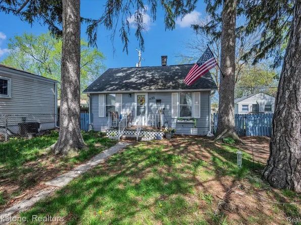 1133 E Bernhard Ave, Hazel Park, MI 48030