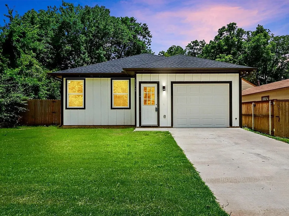 1104 W Elm St