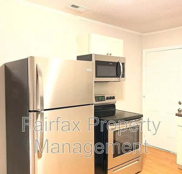 2418 Owen St #A — Photo 8