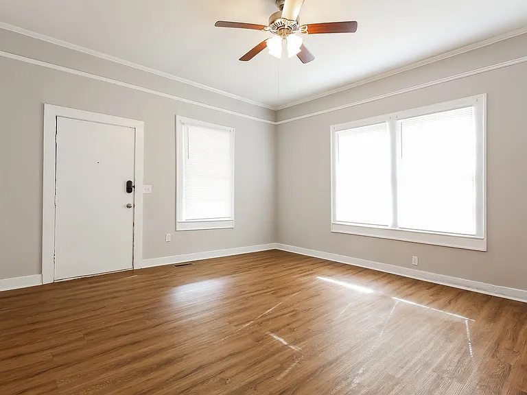1471979_019_living_room_13334075.jpg