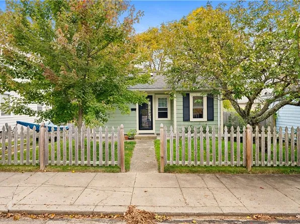 5 Cottage St, West Warwick, RI 02893