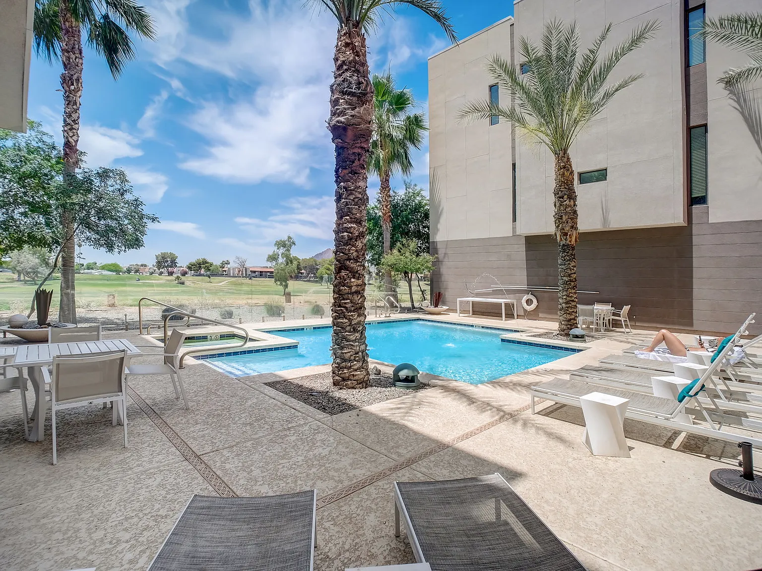 Dusk Scottsdale Apartments — Photo 4