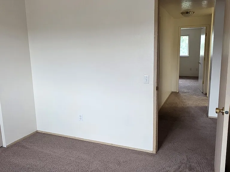 Brittany Crossing Apartments — Photo 24