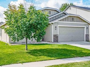 211 W White Sands Dr, Meridian, ID 83646