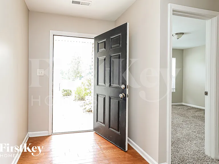 136 Rockbridge Ct — Photo 3