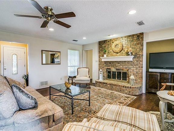 3rd image of 3002 Club Hill Dr