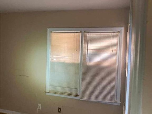 4th image of 6045 Agnes Ave