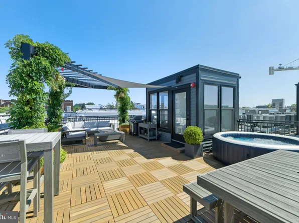 646 Newton Pl NW #301, Washington, DC 20010