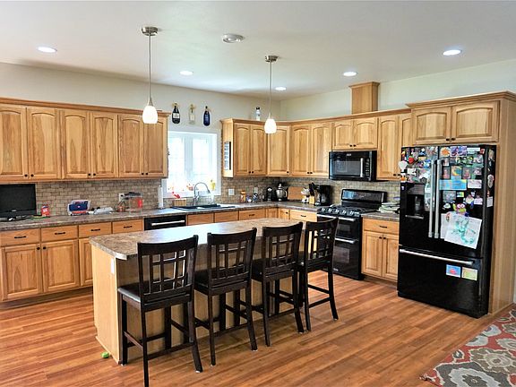 3rd image of 39999 Ashwood Dr
