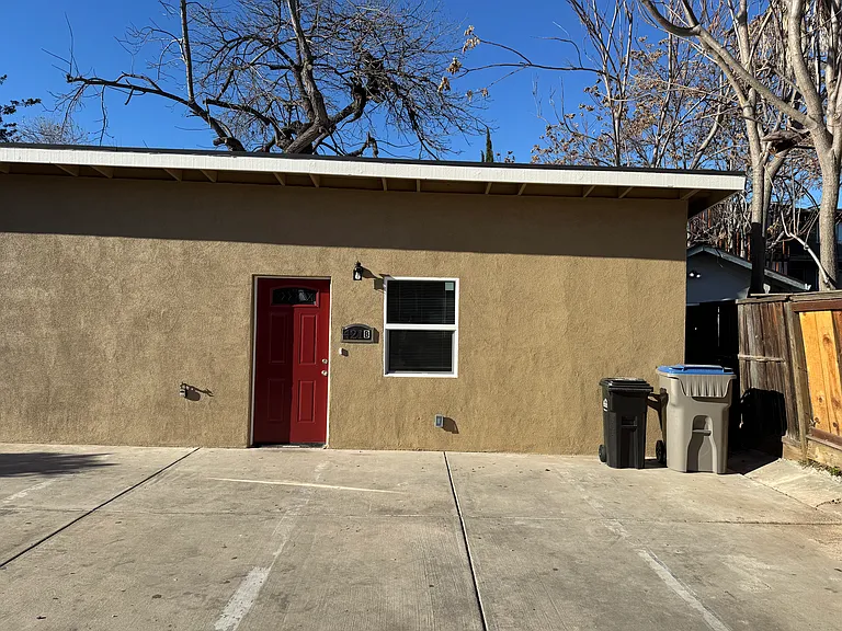 421 E William St #B — Photo 2