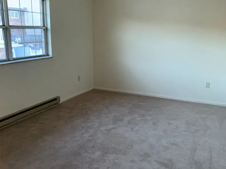 18 S Cherry St — Photo 2