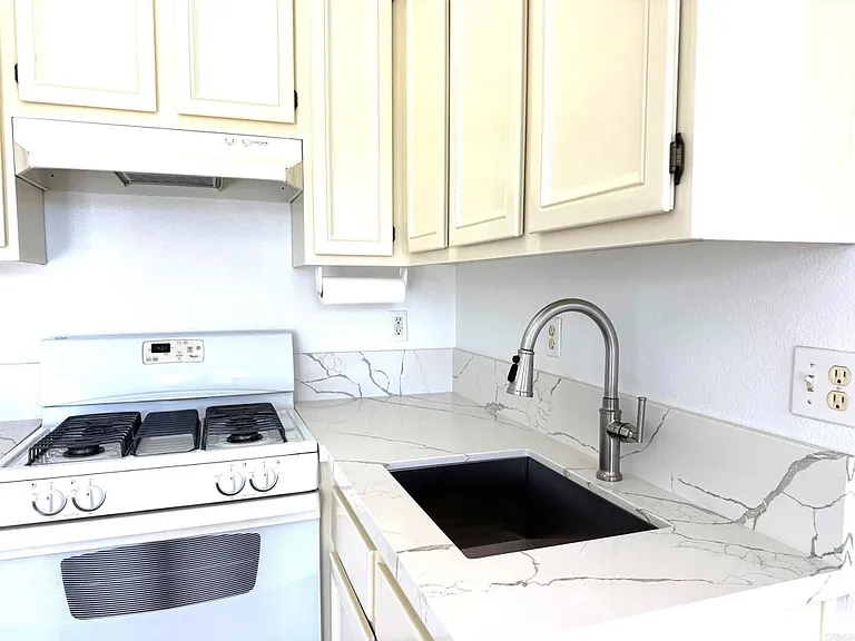 653 Beach St — Photo 15