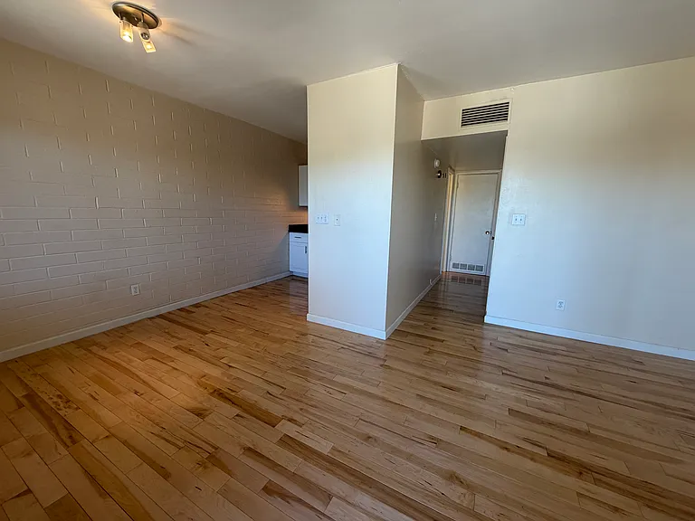 L6 — Photo 21
