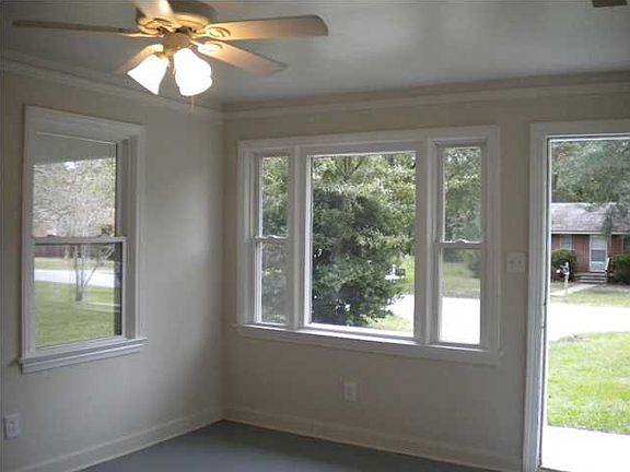 4th image of 1624 Greenbay Dr