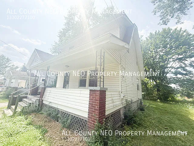 380 Noble Ave — Photo 2