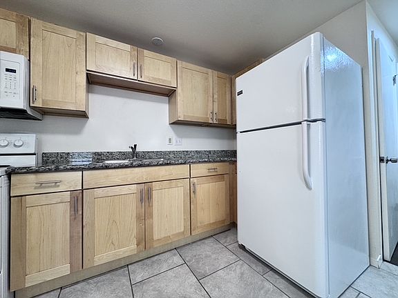 4th image of 1710 Broadway Ave Unit 4