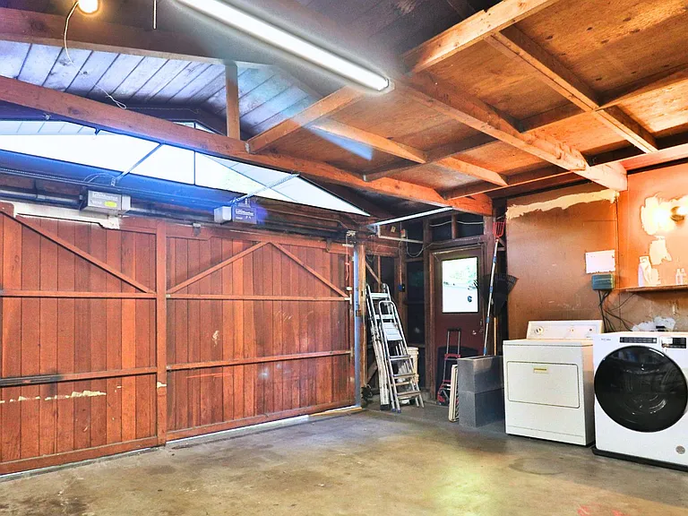 2467 Alvin St — Photo 29