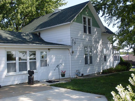 3rd image of 108 N Douglas St