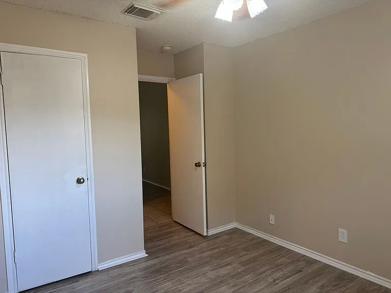 8003 Chestnut Manor Dr — Photo 16