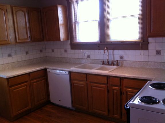 3rd image of 575 Laurel St