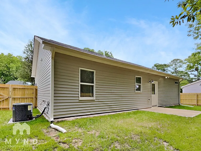 420 E Cedar Ave — Photo 19
