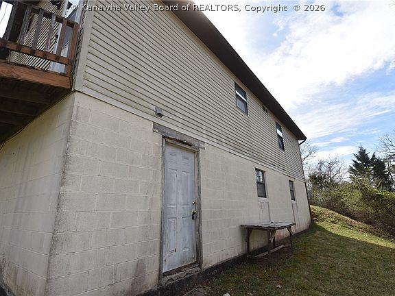 3rd image of 102 Ridge Rd