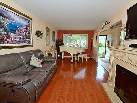 3rd image of 67 Townhouse Dr