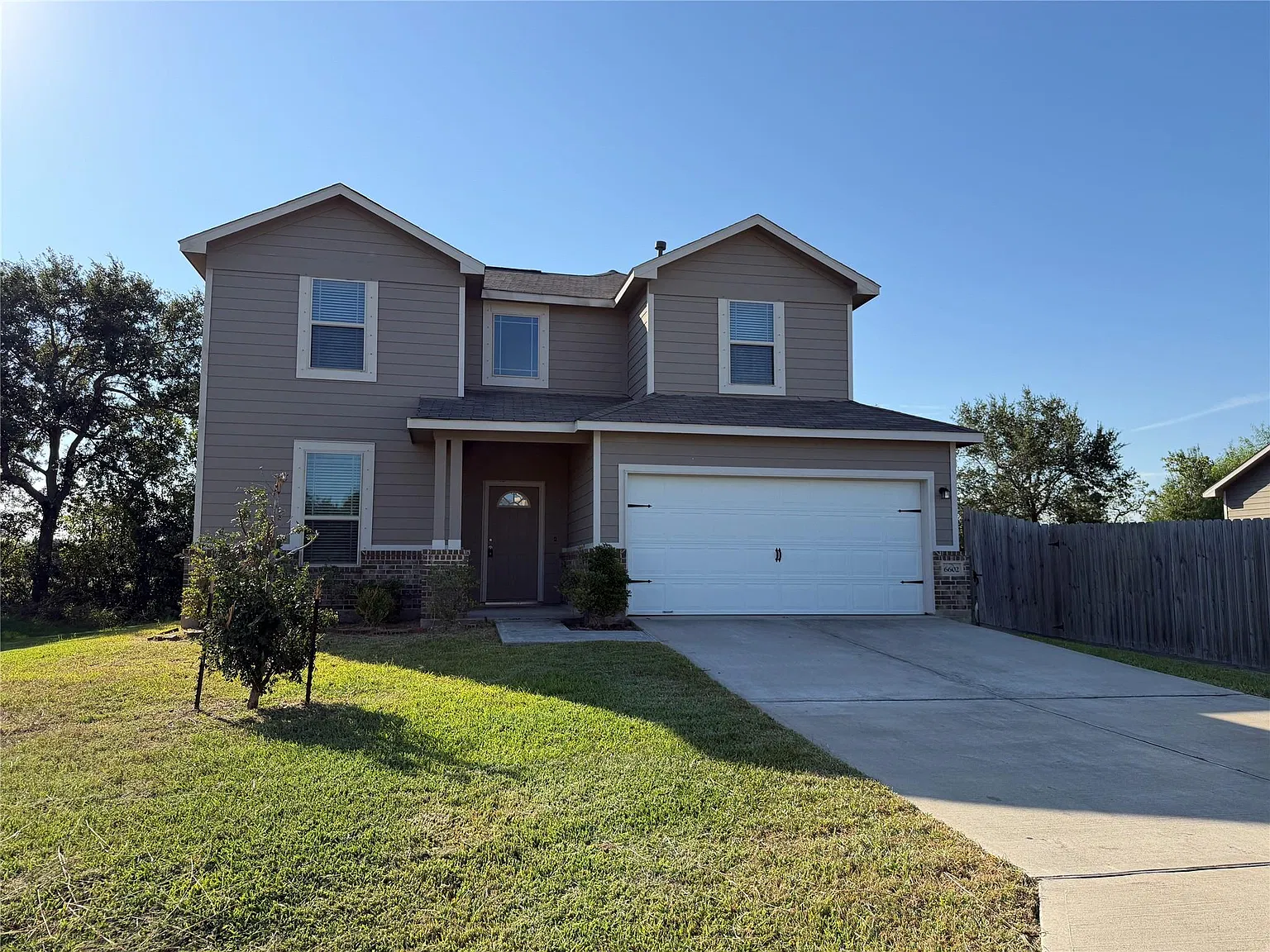 4 bed, 3.0 bath, 1866 sqft, $1,800 — Photo 3