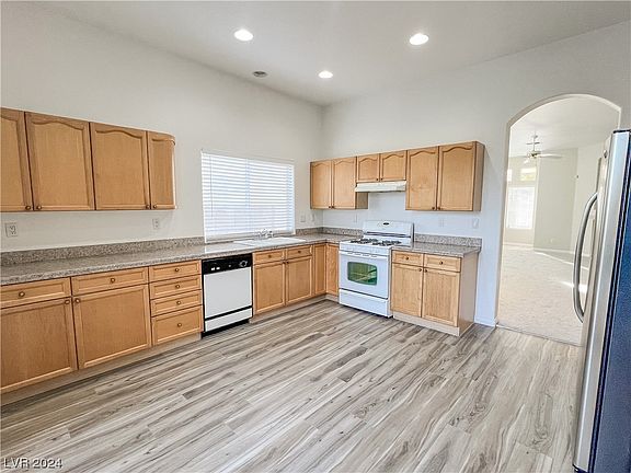 5th image of 3348 Moon River St