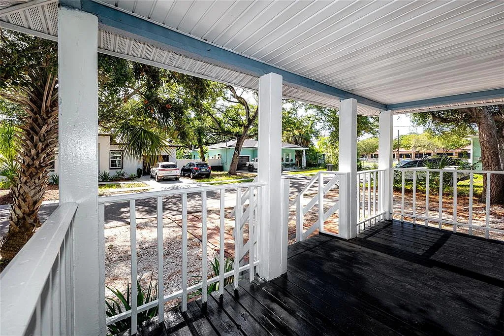 3 bed, 1.0 bath, 868 sqft, $2,250 — Photo 3