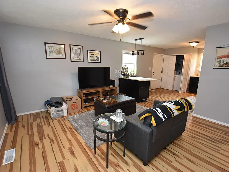 1332 Browne Ln — Photo 5