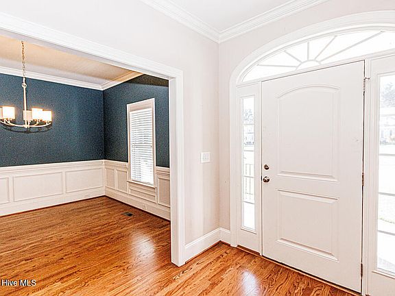 2nd image of 1876 Kingfisher Court