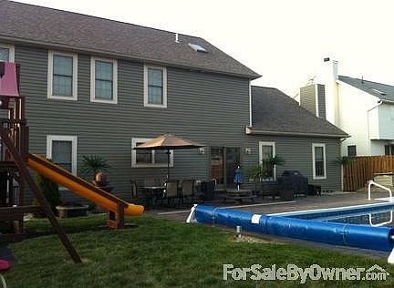 LARGE KITCHEN WITH ALL GRANITE COUNTERS,NEW STAINLESS APPLIANCES !!