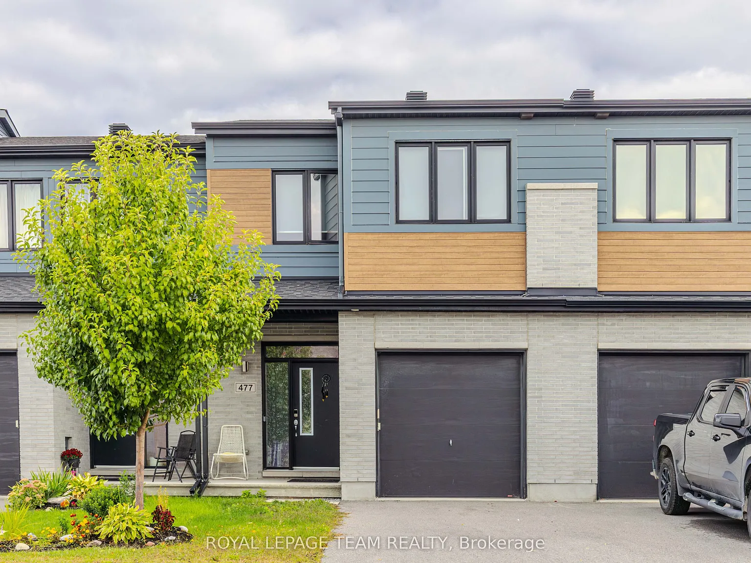 4 bed, $2,950 — Photo 1