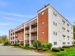 26 Greentree Ln APT 31, Weymouth, MA 02190