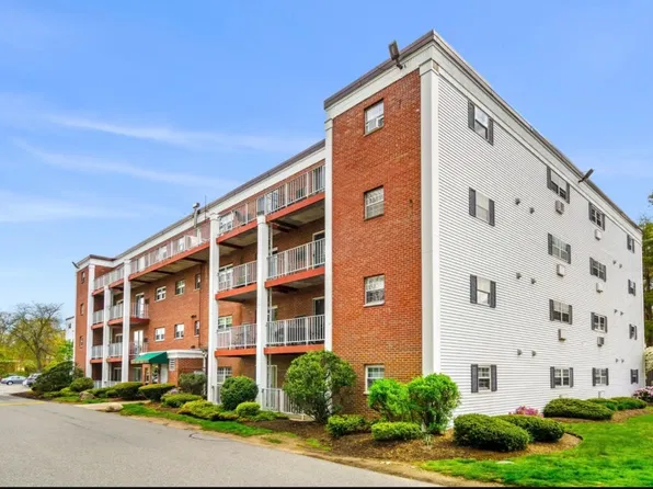 26 Greentree Ln APT 31, Weymouth, MA 02190