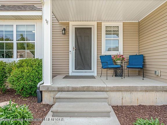 4th image of 1115 Oakwood Dr