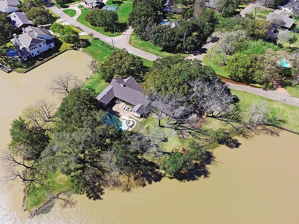 1st image of 131 Lombardy Dr